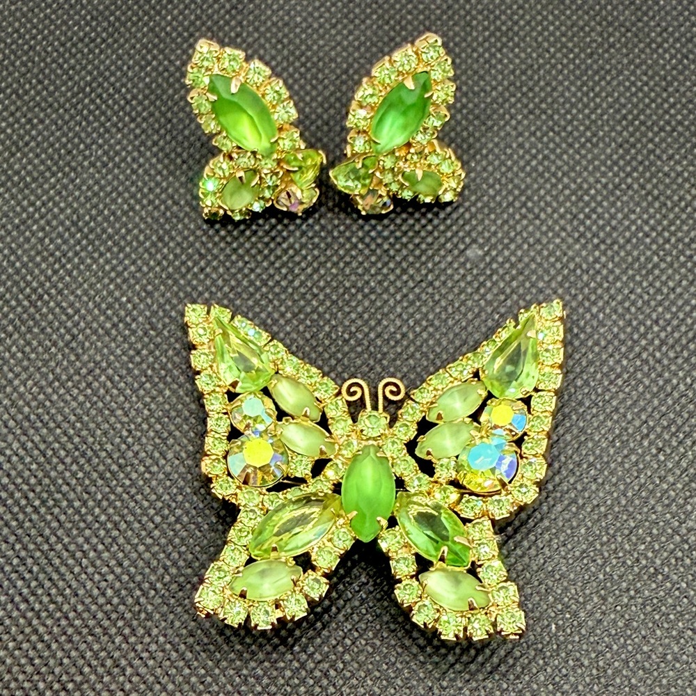 Vtg 1950s Weiss Jewelry Rhinestone Peridot AB Butterfly Brooch & Earrings Set
